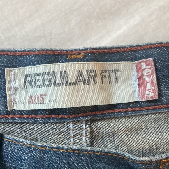 Levi size 32x30 regular fit denim jeans - Picture 3 of 7